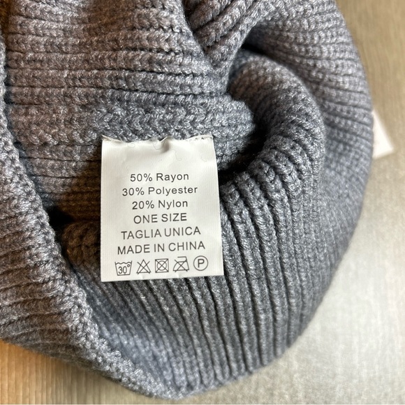 Dog Mom Knitted Beanie Hat Pom Pom for Women Soft Cozy Grey & White NEW - Picture 4 of 4